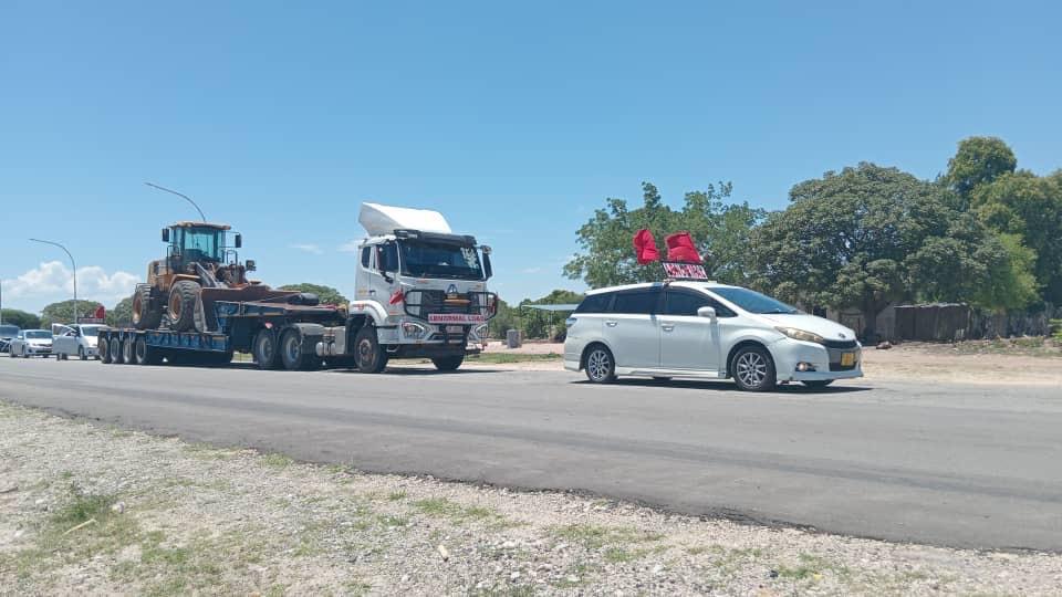 MISGANA abnormal load convoy with escort transporting wheel loader