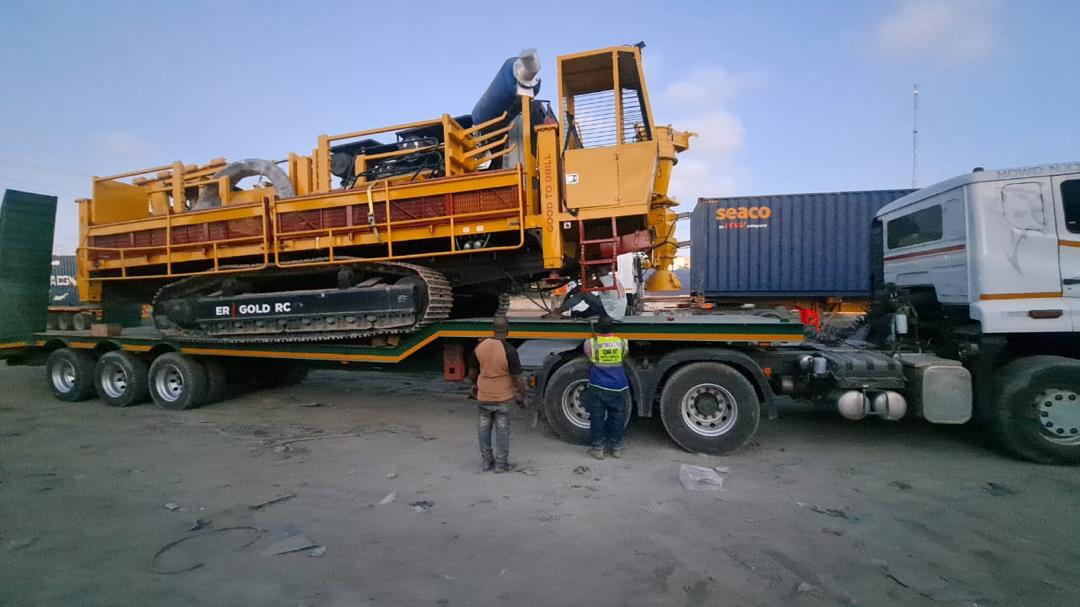 MISGANA heavy haulage transporting gold RC drill rig on lowbed