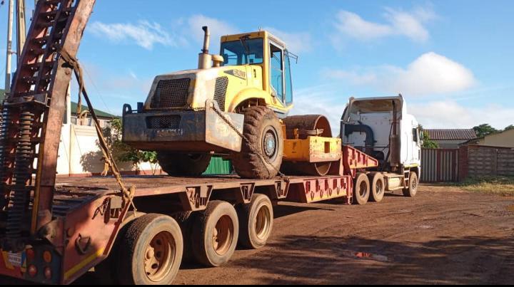 MISGANA Shacman abnormal load truck with lowbed trailer